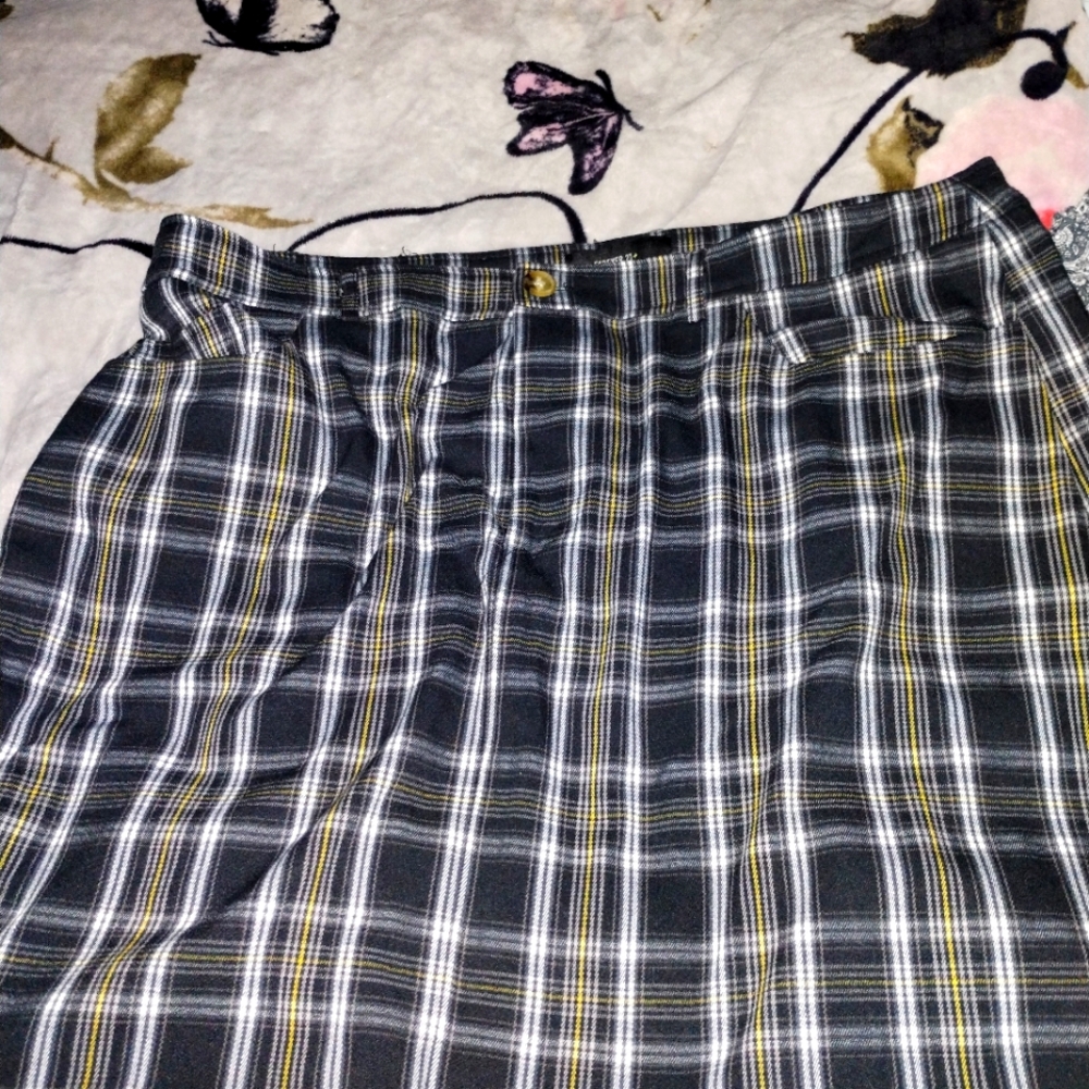 Forever 21 plaid yellow, black and gray skirt.
